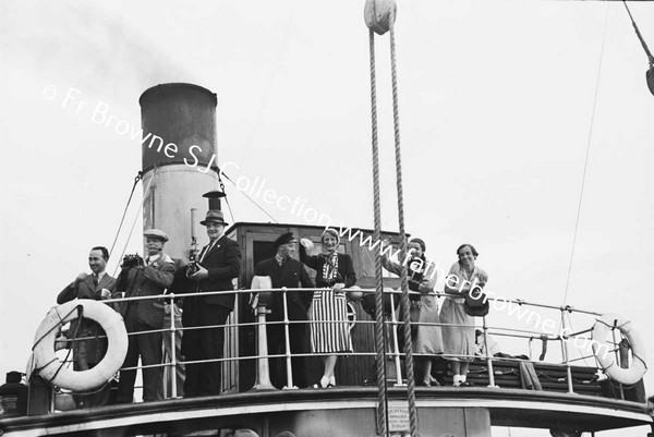 FERRY RETURNING TO MAINLAND